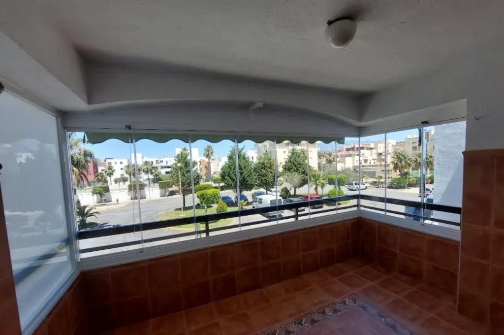 Trabajo realizado por Ponienteglass Terrazas Cortina de Cristal